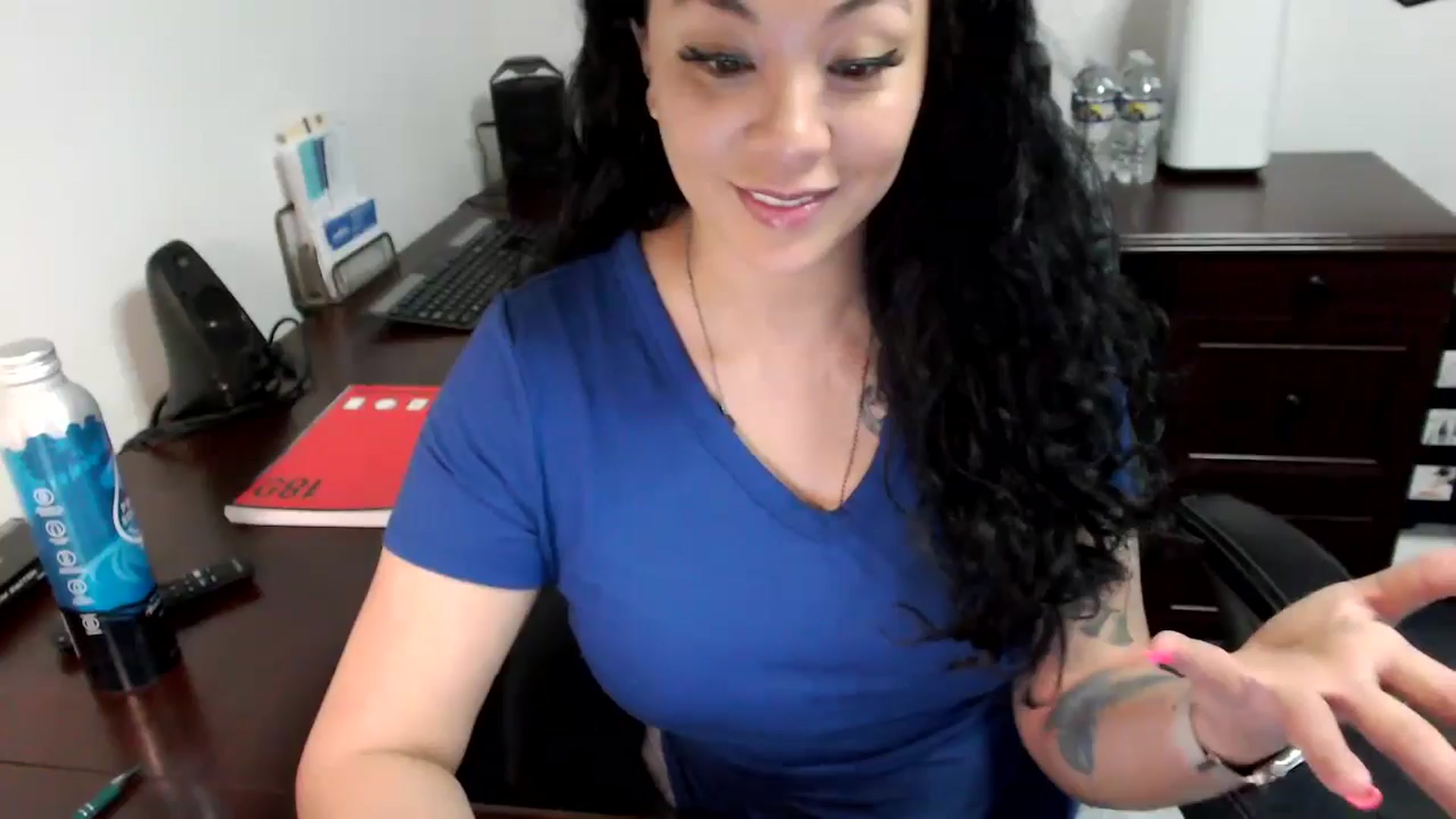 Gallery image thumbnail from MickaylaMoon's myfreecams stream on, 05/29/2024, 14:22 image 4 of 20