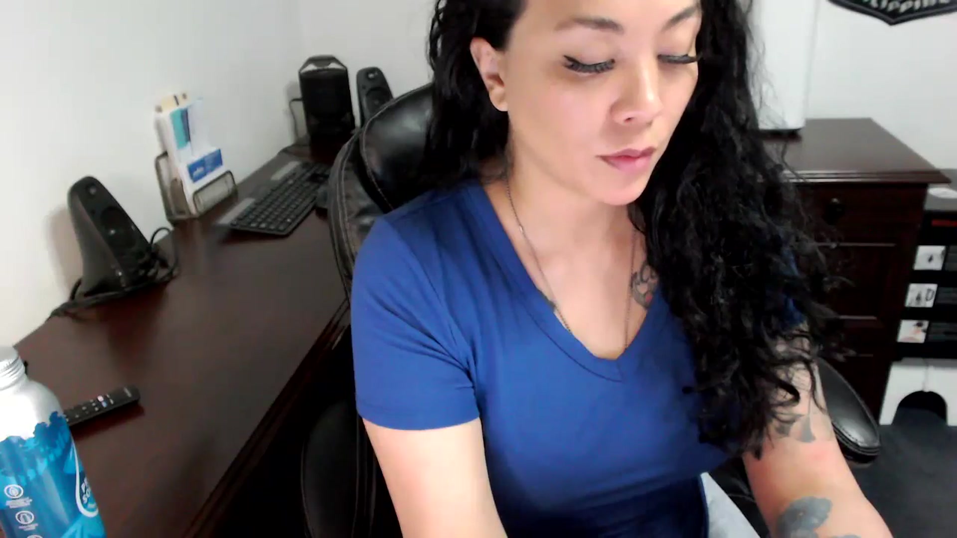 Gallery image thumbnail from MickaylaMoon's myfreecams stream on, 05/29/2024, 14:22 image 16 of 20