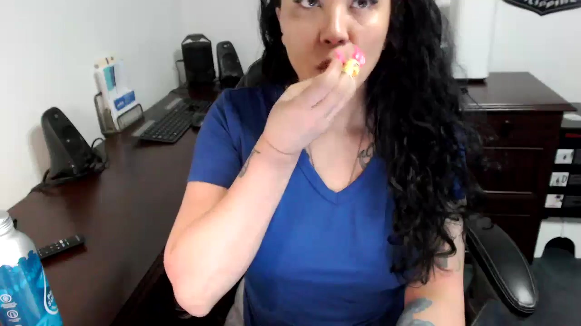 Gallery image thumbnail from MickaylaMoon's myfreecams stream on, 05/29/2024, 14:22 image 17 of 20