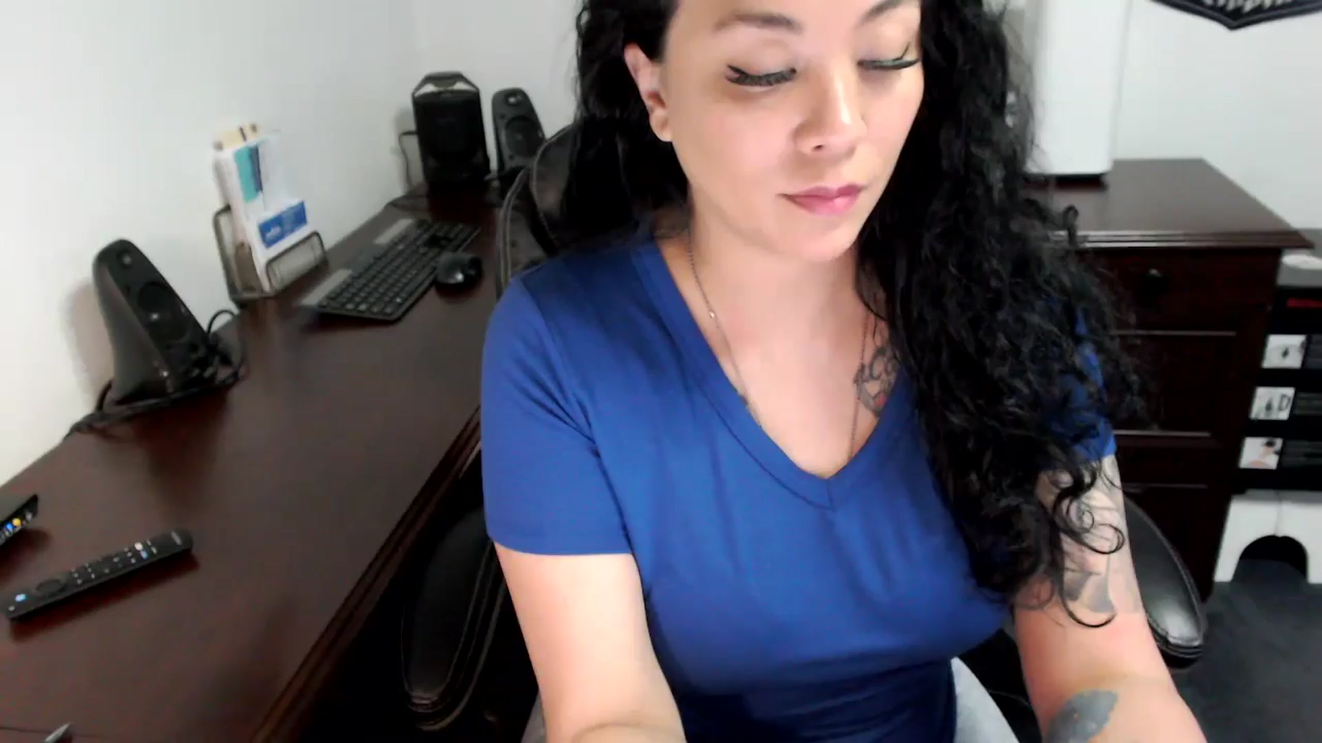 Gallery image thumbnail from MickaylaMoon's myfreecams stream on, 05/29/2024, 16:07 image 3 of 20