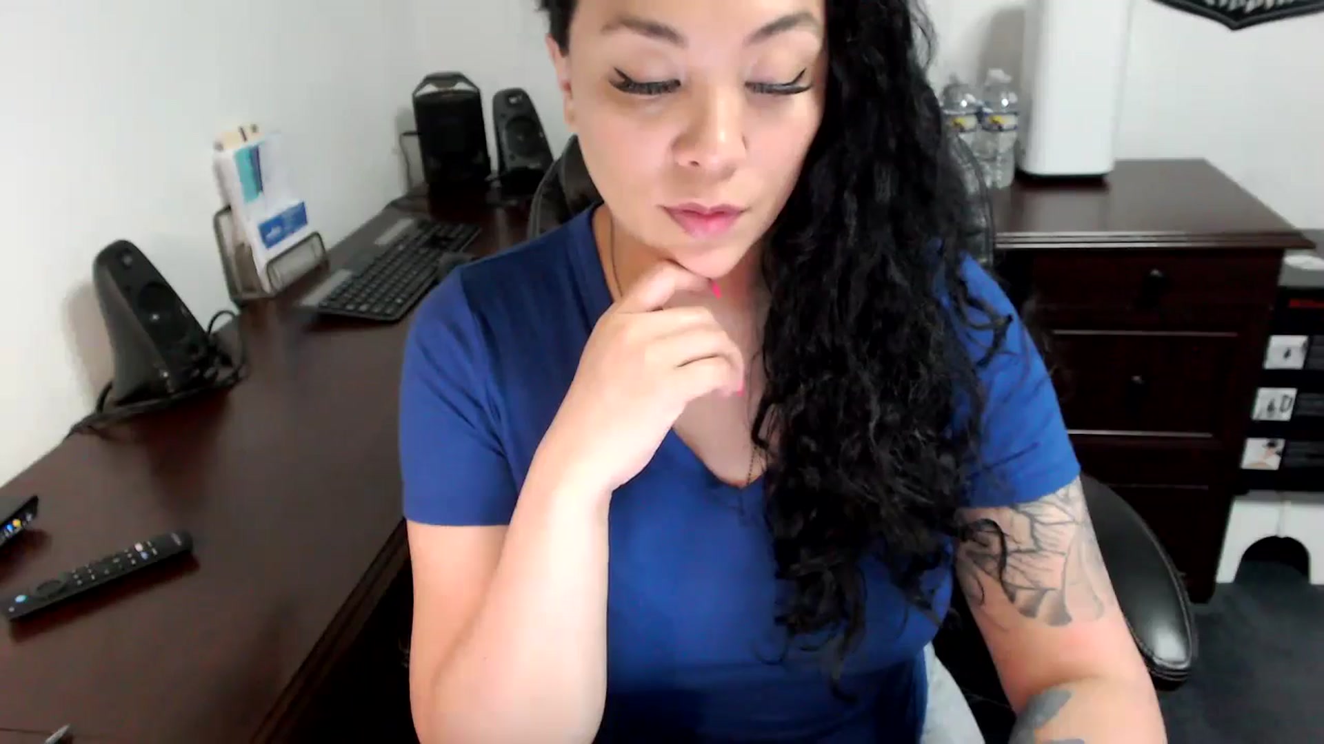 Gallery image thumbnail from MickaylaMoon's myfreecams stream on, 05/29/2024, 16:07 image 5 of 20