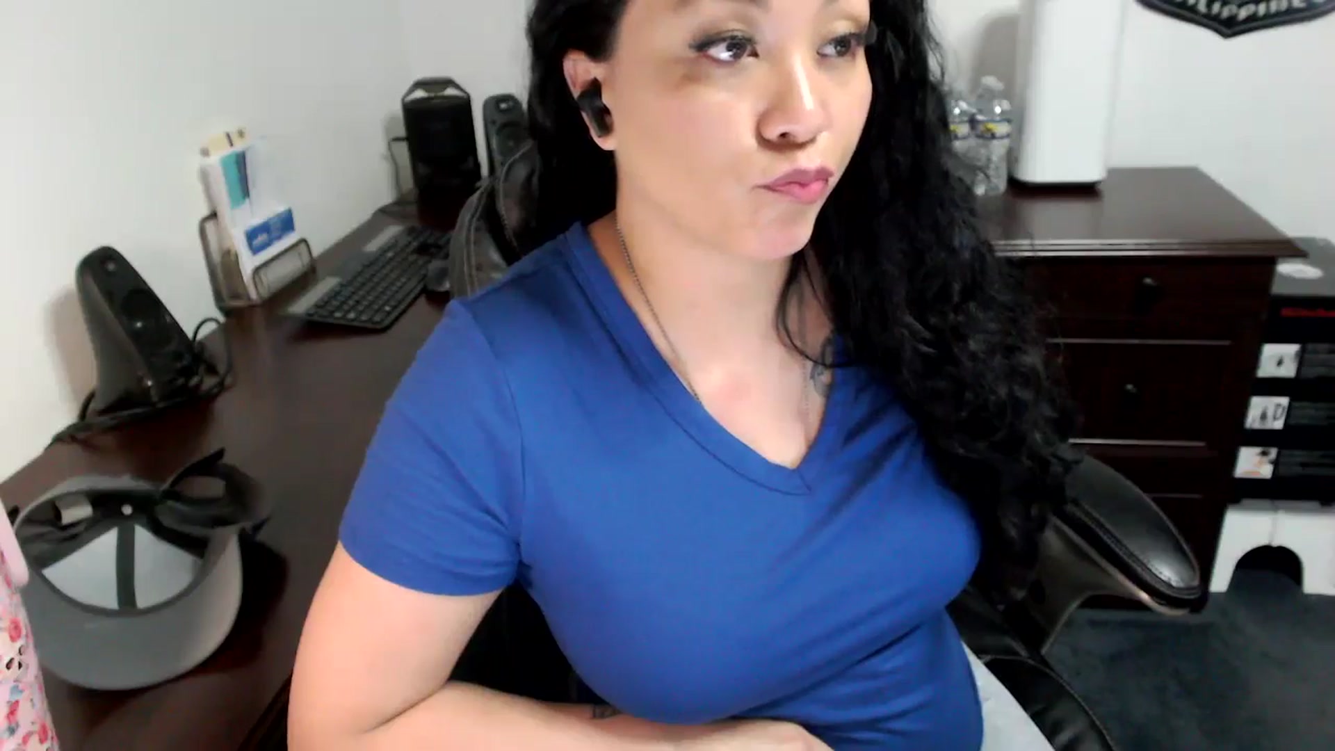Gallery image thumbnail from MickaylaMoon's myfreecams stream on, 05/29/2024, 16:45 image 14 of 20