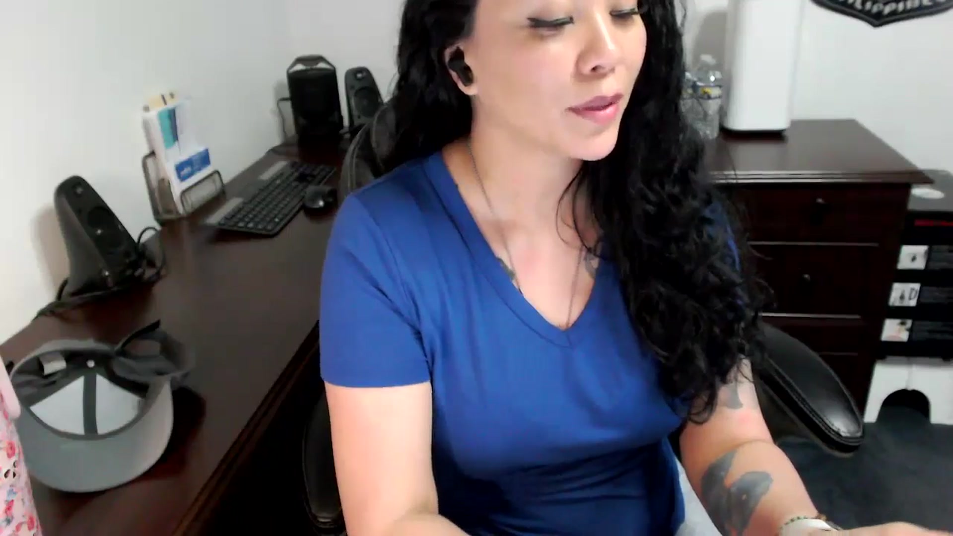Gallery image thumbnail from MickaylaMoon's myfreecams stream on, 05/29/2024, 16:45 image 13 of 20