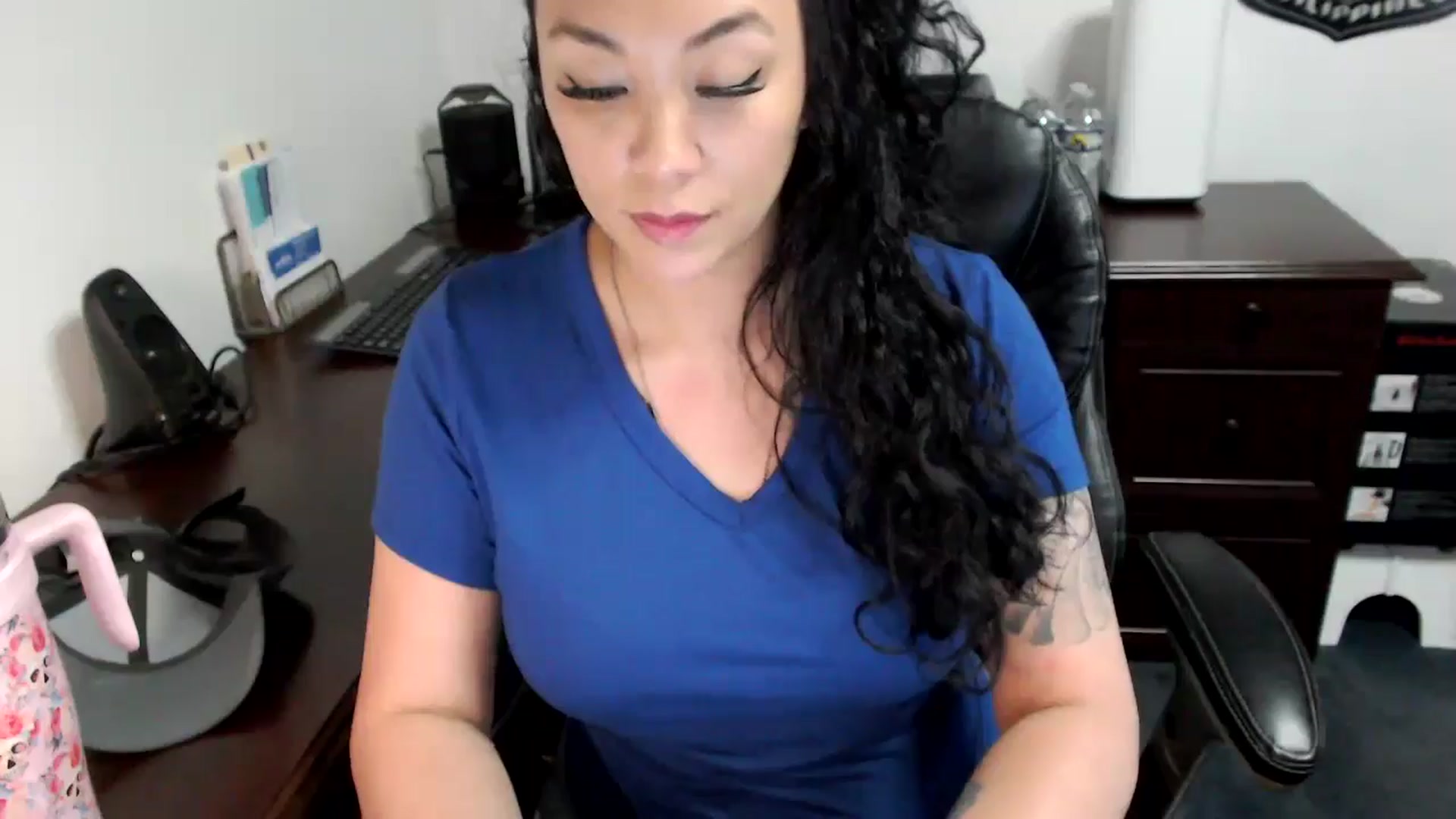 Gallery image thumbnail from MickaylaMoon's myfreecams stream on, 05/29/2024, 16:45 image 17 of 20