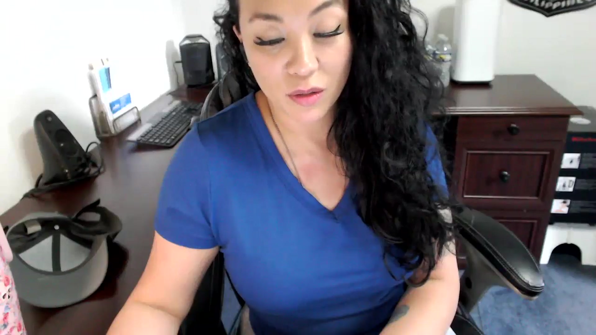 Gallery image thumbnail from MickaylaMoon's myfreecams stream on, 05/29/2024, 16:45 image 10 of 20