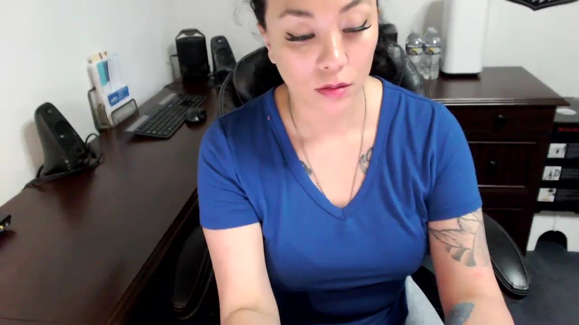 Gallery image thumbnail from MickaylaMoon's myfreecams stream on, 05/29/2024, 20:40 image 19 of 20