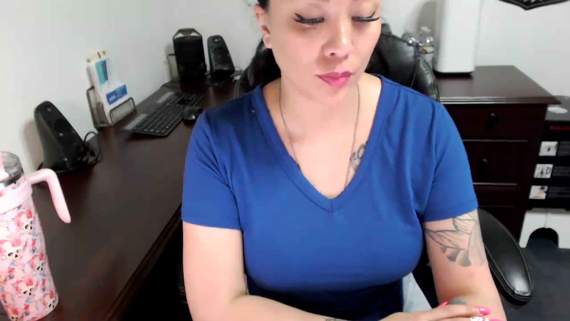 Gallery image thumbnail from MickaylaMoon's myfreecams stream on, 05/29/2024, 20:40 image 15 of 20