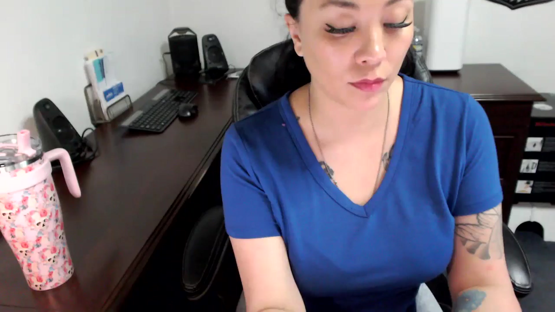 Gallery image thumbnail from MickaylaMoon's myfreecams stream on, 05/29/2024, 20:40 image 17 of 20