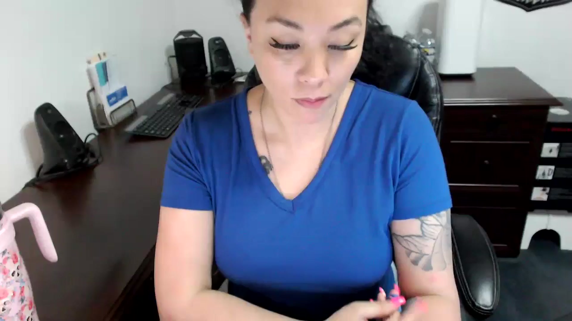 Gallery image thumbnail from MickaylaMoon's myfreecams stream on, 05/29/2024, 20:40 image 1 of 20