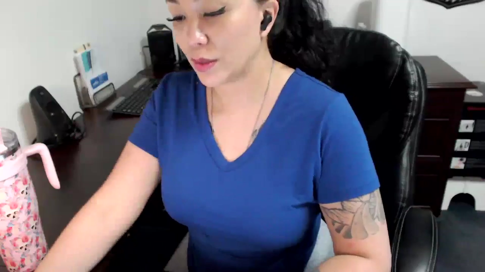 Gallery image thumbnail from MickaylaMoon's myfreecams stream on, 05/29/2024, 20:40 image 16 of 20