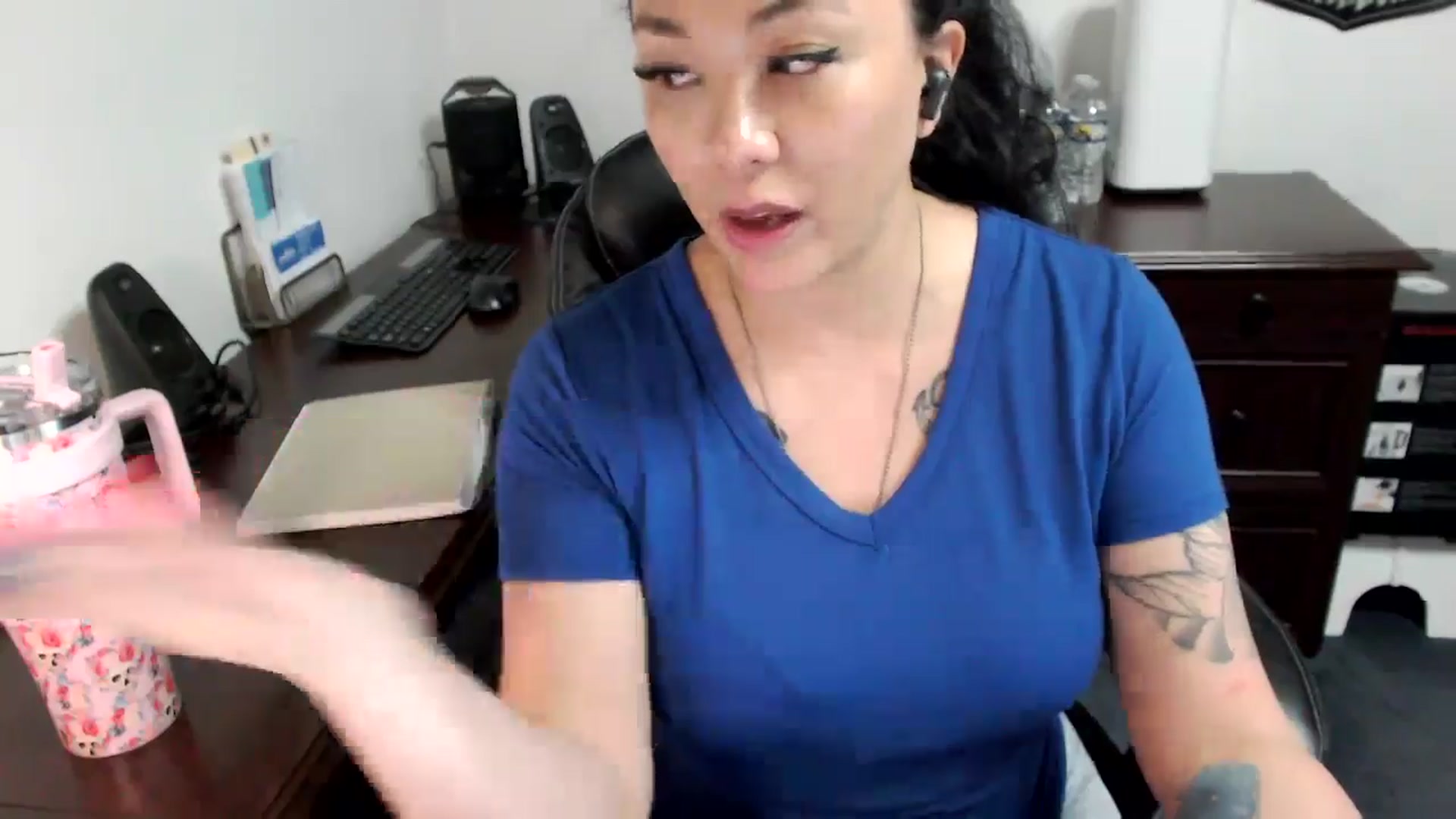 Gallery image thumbnail from MickaylaMoon's myfreecams stream on, 05/29/2024, 20:40 image 3 of 20