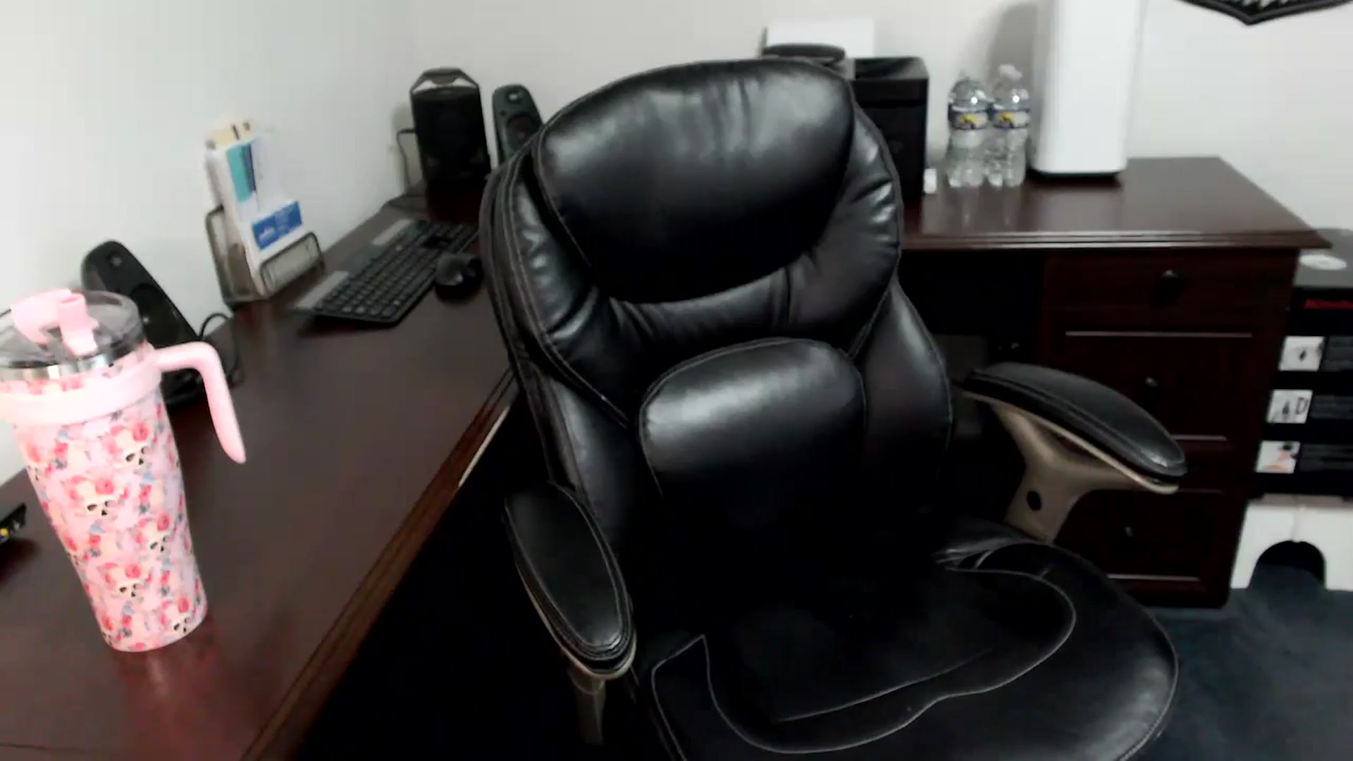 Gallery image thumbnail from MickaylaMoon's myfreecams stream on, 05/29/2024, 20:40 image 9 of 20