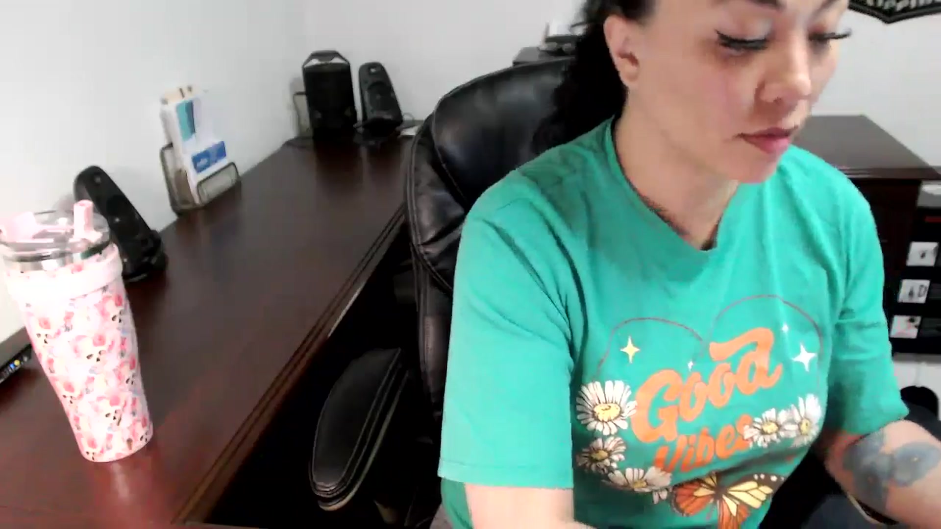 Gallery image thumbnail from MickaylaMoon's myfreecams stream on, 05/30/2024, 15:33 image 12 of 20