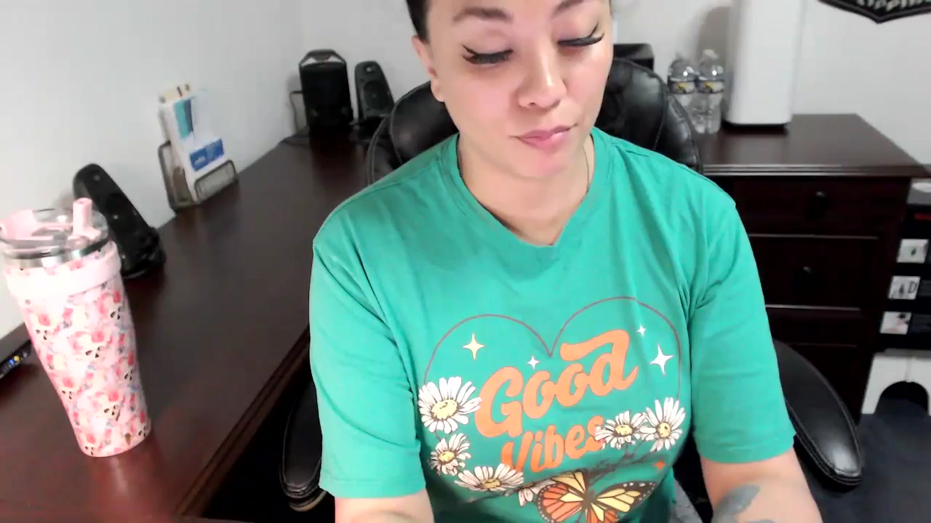 Gallery image thumbnail from MickaylaMoon's myfreecams stream on, 05/30/2024, 15:33 image 7 of 20