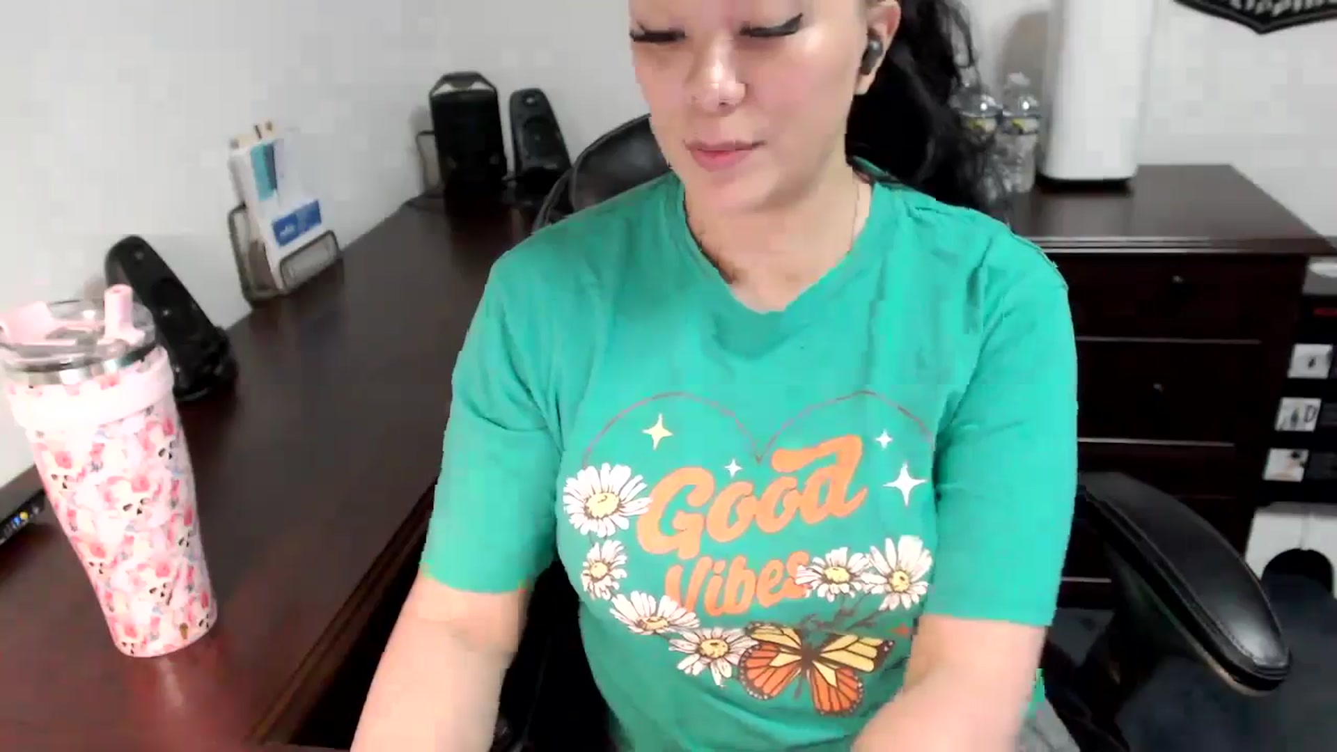 Gallery image thumbnail from MickaylaMoon's myfreecams stream on, 05/30/2024, 15:33 image 11 of 20