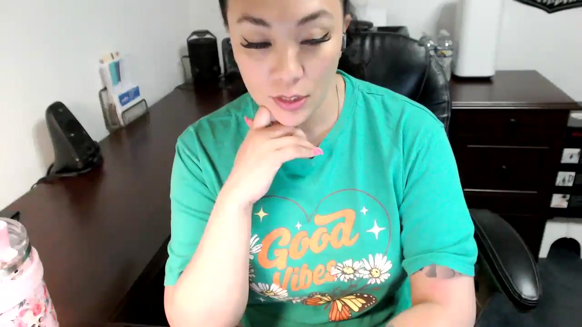 Gallery image thumbnail from MickaylaMoon's myfreecams stream on, 05/30/2024, 17:06 image 3 of 20