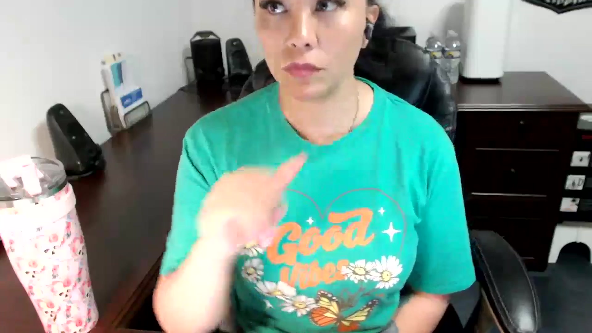 Gallery image thumbnail from MickaylaMoon's myfreecams stream on, 05/30/2024, 17:06 image 10 of 20