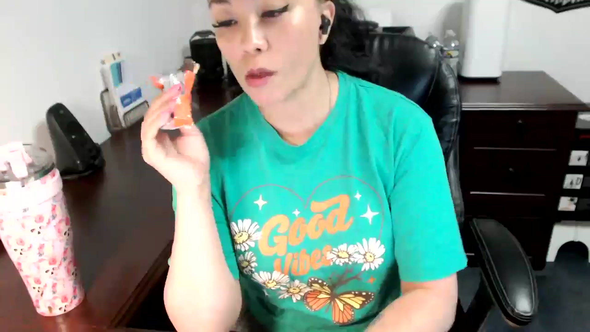 Gallery image thumbnail from MickaylaMoon's myfreecams stream on, 05/30/2024, 17:06 image 9 of 20