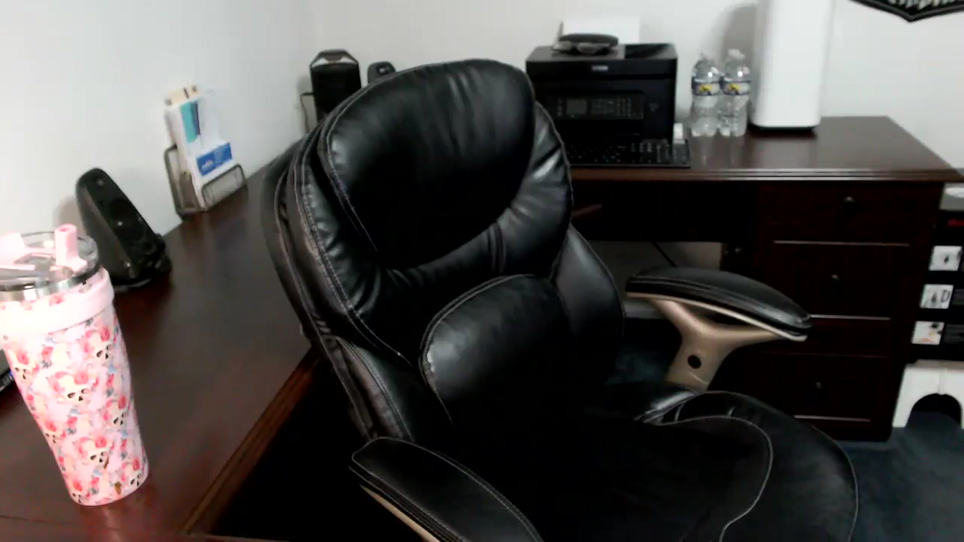 Gallery image thumbnail from MickaylaMoon's myfreecams stream on, 05/30/2024, 17:06 image 18 of 20