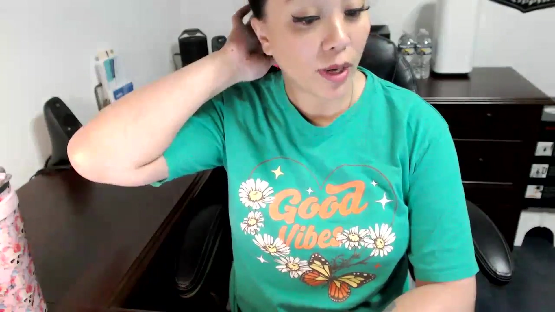 Gallery image thumbnail from MickaylaMoon's myfreecams stream on, 05/30/2024, 17:06 image 13 of 20