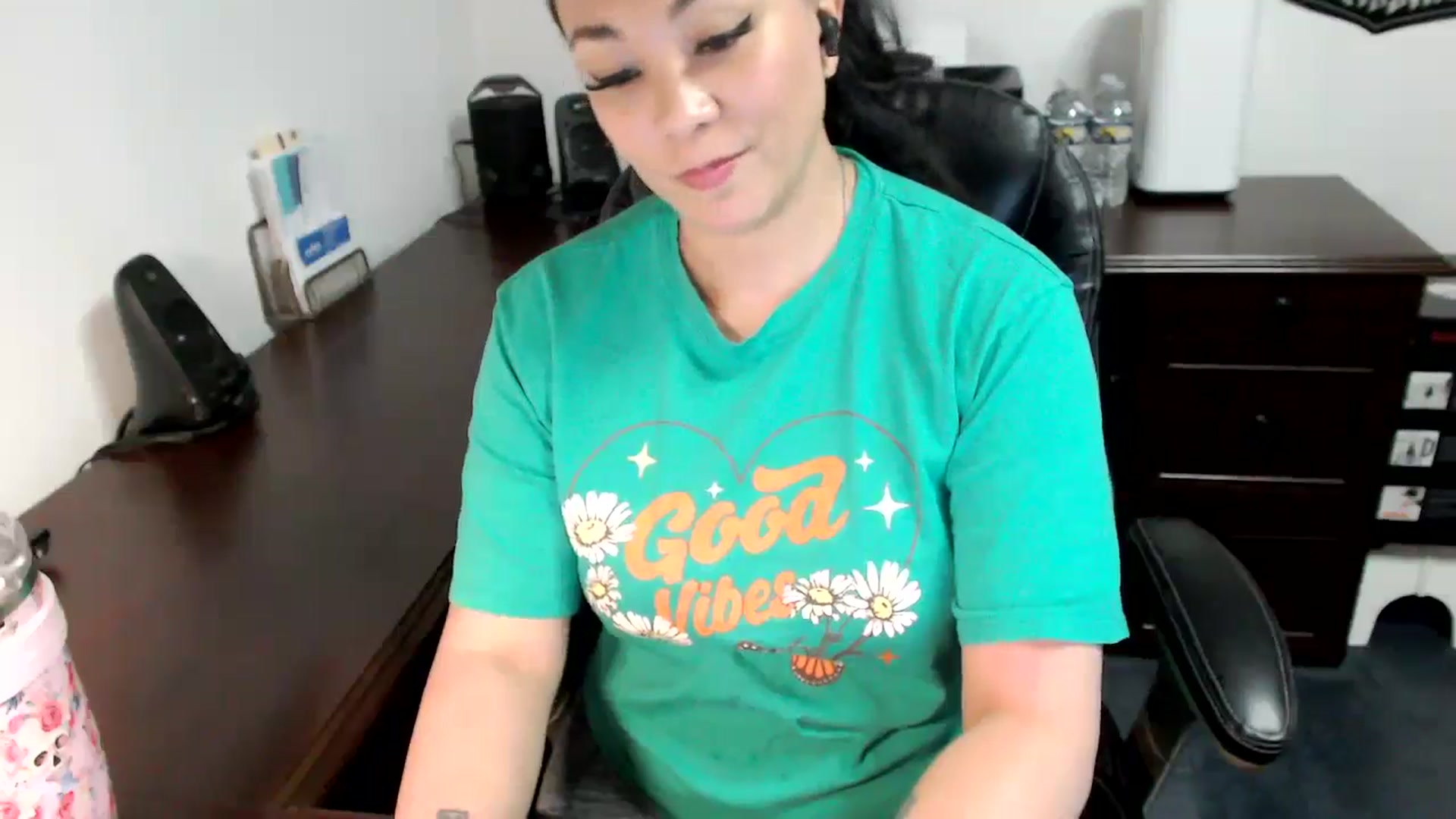 Gallery image thumbnail from MickaylaMoon's myfreecams stream on, 05/30/2024, 17:06 image 8 of 20