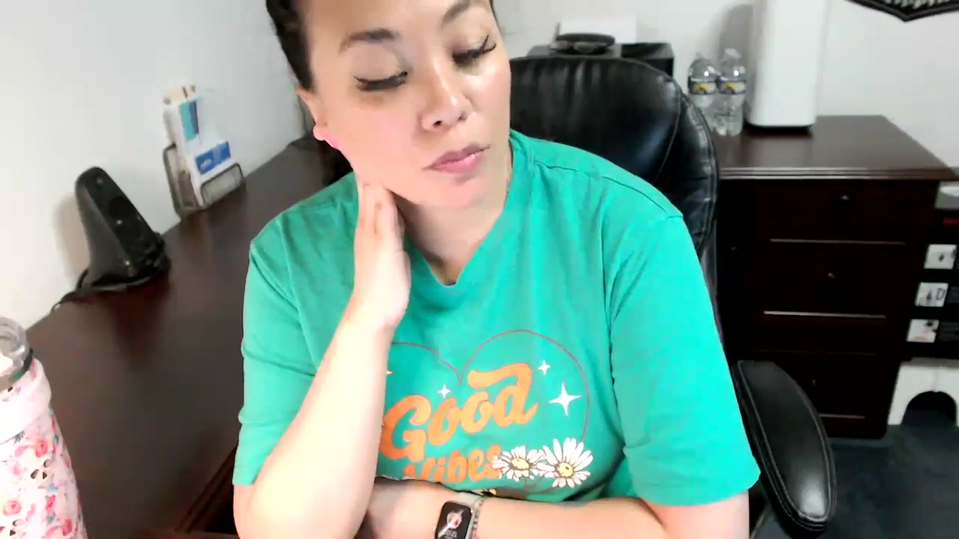 Gallery image thumbnail from MickaylaMoon's myfreecams stream on, 05/30/2024, 17:06 image 7 of 20