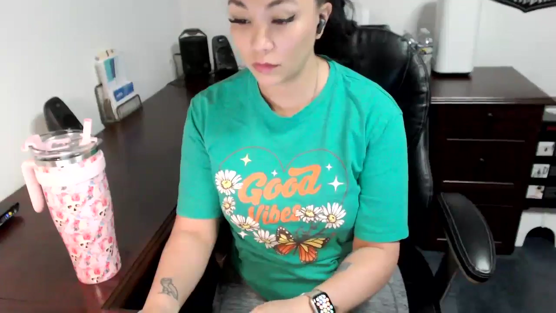 Gallery image thumbnail from MickaylaMoon's myfreecams stream on, 05/30/2024, 18:02 image 4 of 20
