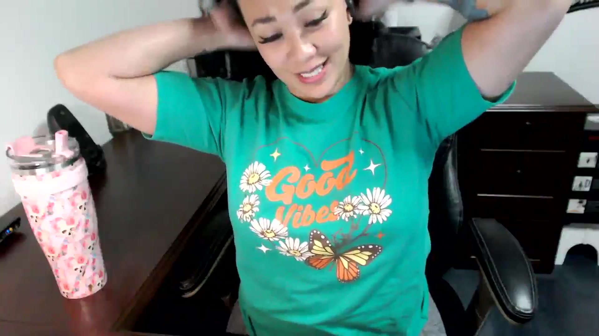 Gallery image thumbnail from MickaylaMoon's myfreecams stream on, 05/30/2024, 18:02 image 16 of 20