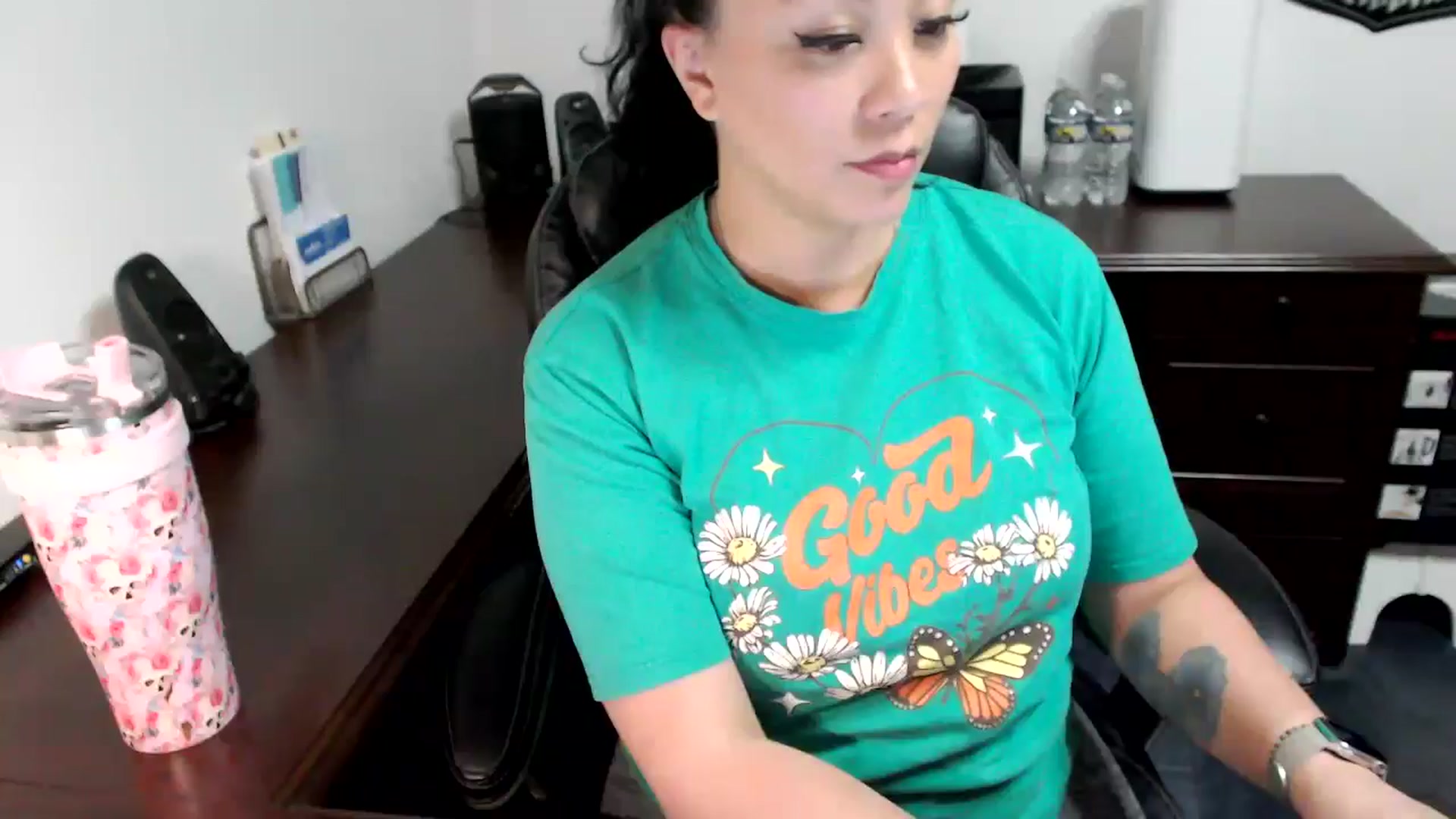 Gallery image thumbnail from MickaylaMoon's myfreecams stream on, 05/30/2024, 18:02 image 17 of 20