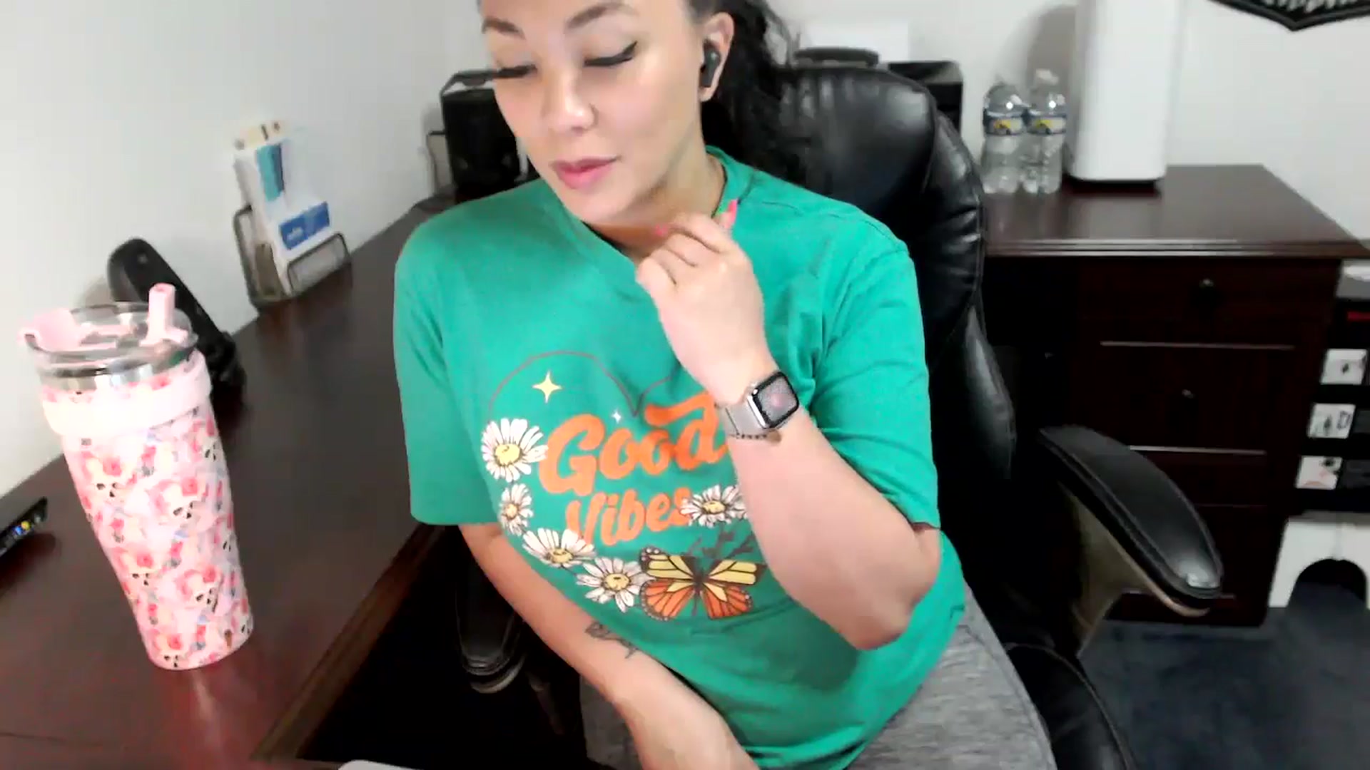 Gallery image thumbnail from MickaylaMoon's myfreecams stream on, 05/30/2024, 18:02 image 7 of 20