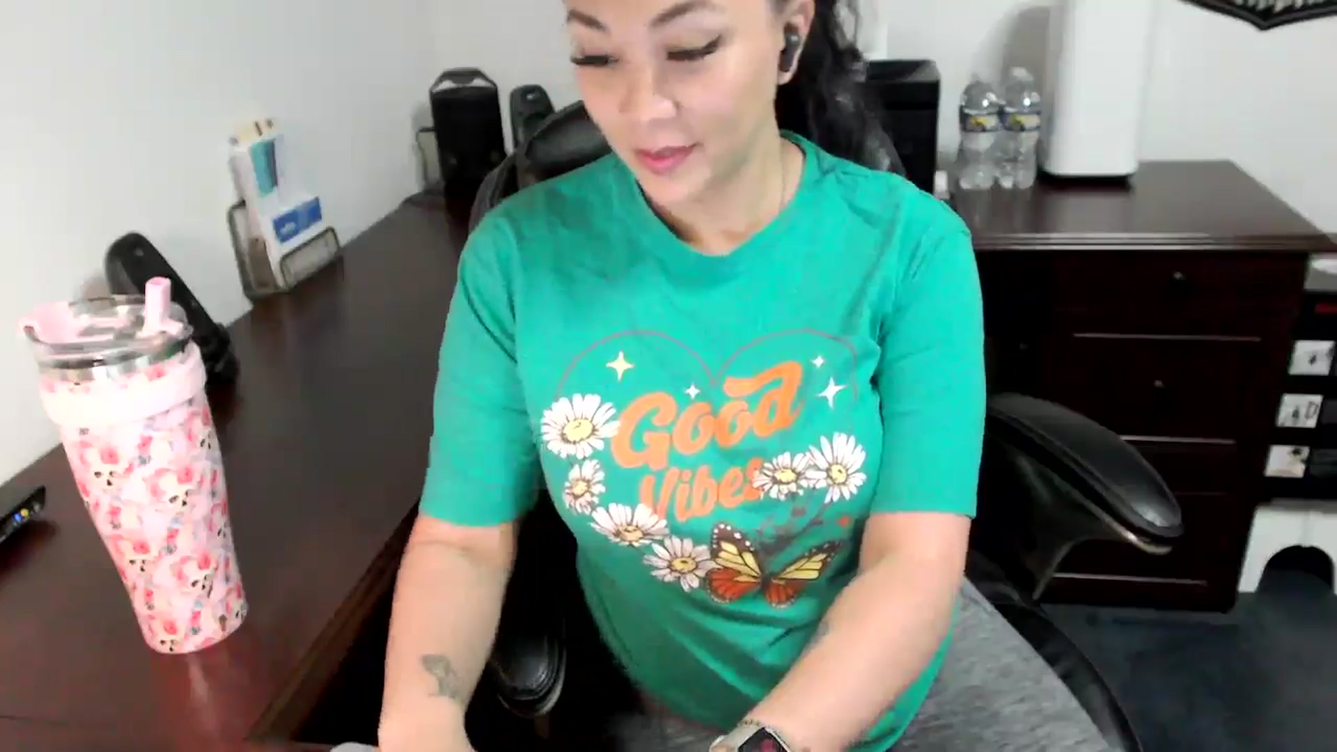 Gallery image thumbnail from MickaylaMoon's myfreecams stream on, 05/30/2024, 18:02 image 6 of 20