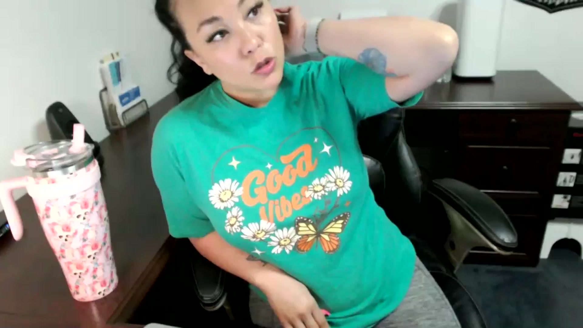 Gallery image thumbnail from MickaylaMoon's myfreecams stream on, 05/30/2024, 18:02 image 1 of 20