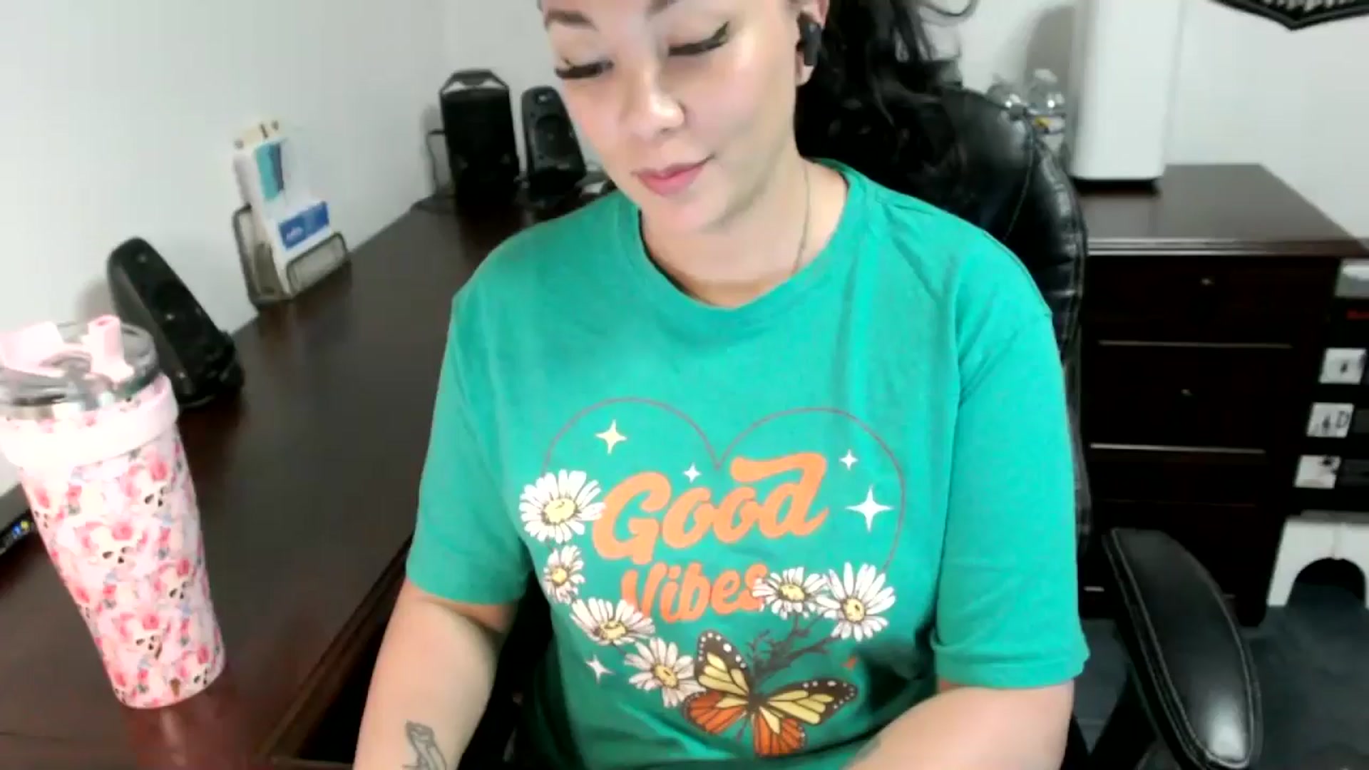 Gallery image thumbnail from MickaylaMoon's myfreecams stream on, 05/30/2024, 19:30 image 1 of 20