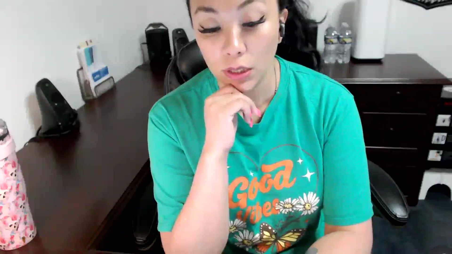 Gallery image thumbnail from MickaylaMoon's myfreecams stream on, 05/30/2024, 19:30 image 6 of 20