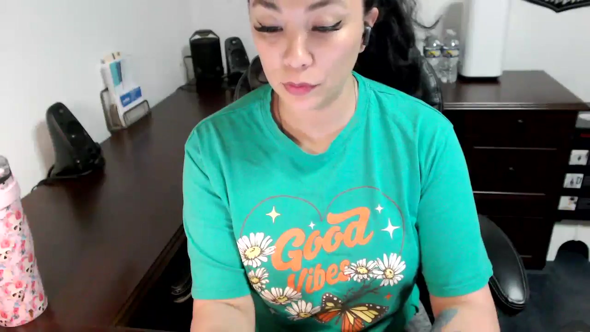 Gallery image thumbnail from MickaylaMoon's myfreecams stream on, 05/30/2024, 19:30 image 10 of 20