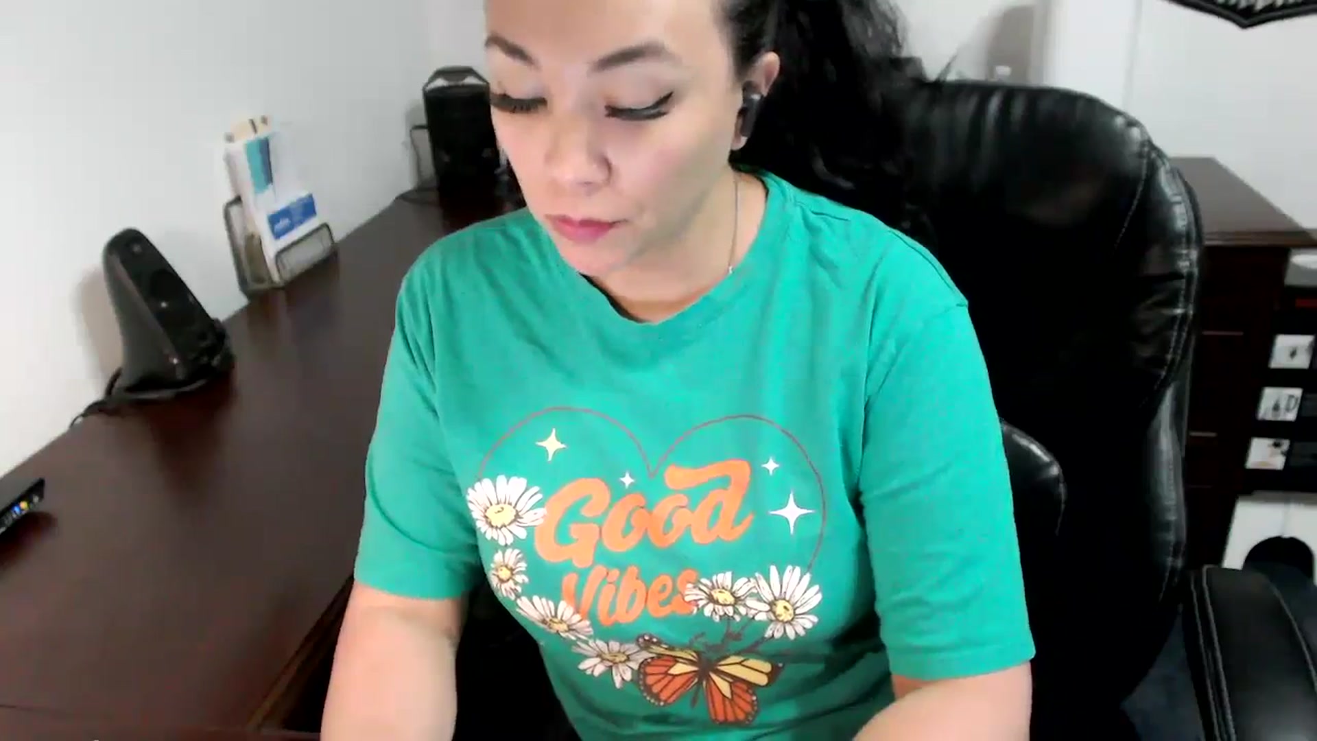 Gallery image thumbnail from MickaylaMoon's myfreecams stream on, 05/30/2024, 19:30 image 13 of 20