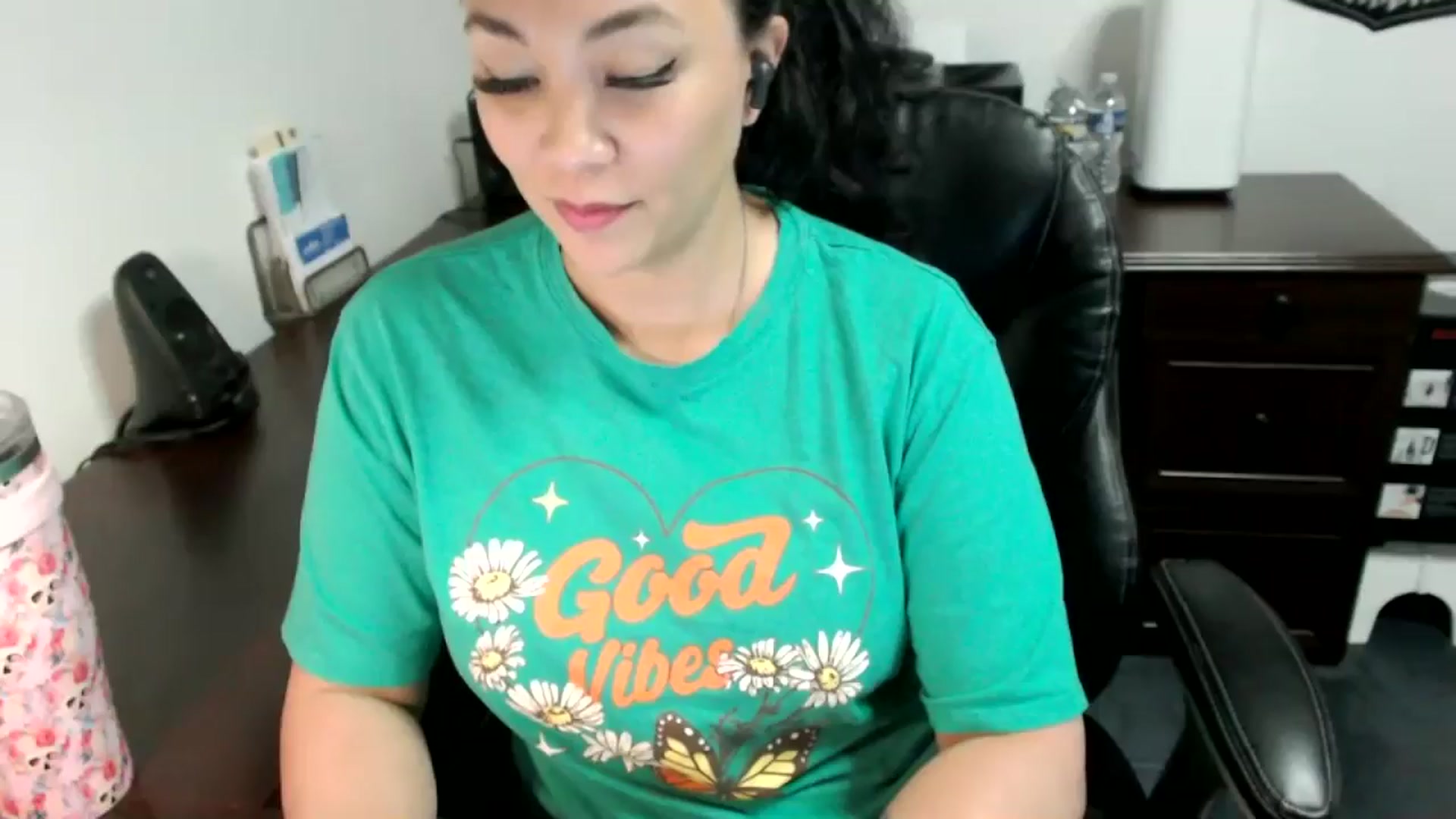 Gallery image thumbnail from MickaylaMoon's myfreecams stream on, 05/30/2024, 19:59 image 1 of 20