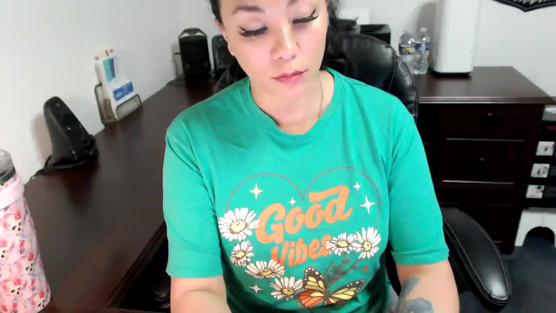 Gallery image thumbnail from MickaylaMoon's myfreecams stream on, 05/30/2024, 19:59 image 8 of 20