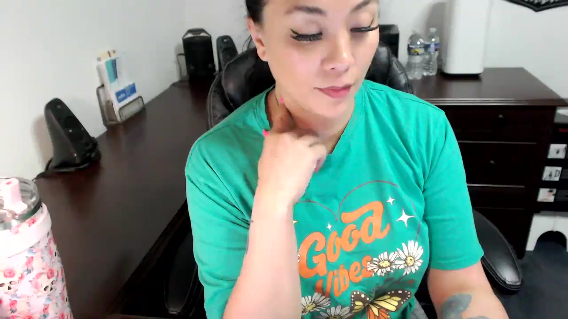 Gallery image thumbnail from MickaylaMoon's myfreecams stream on, 05/30/2024, 19:59 image 16 of 20