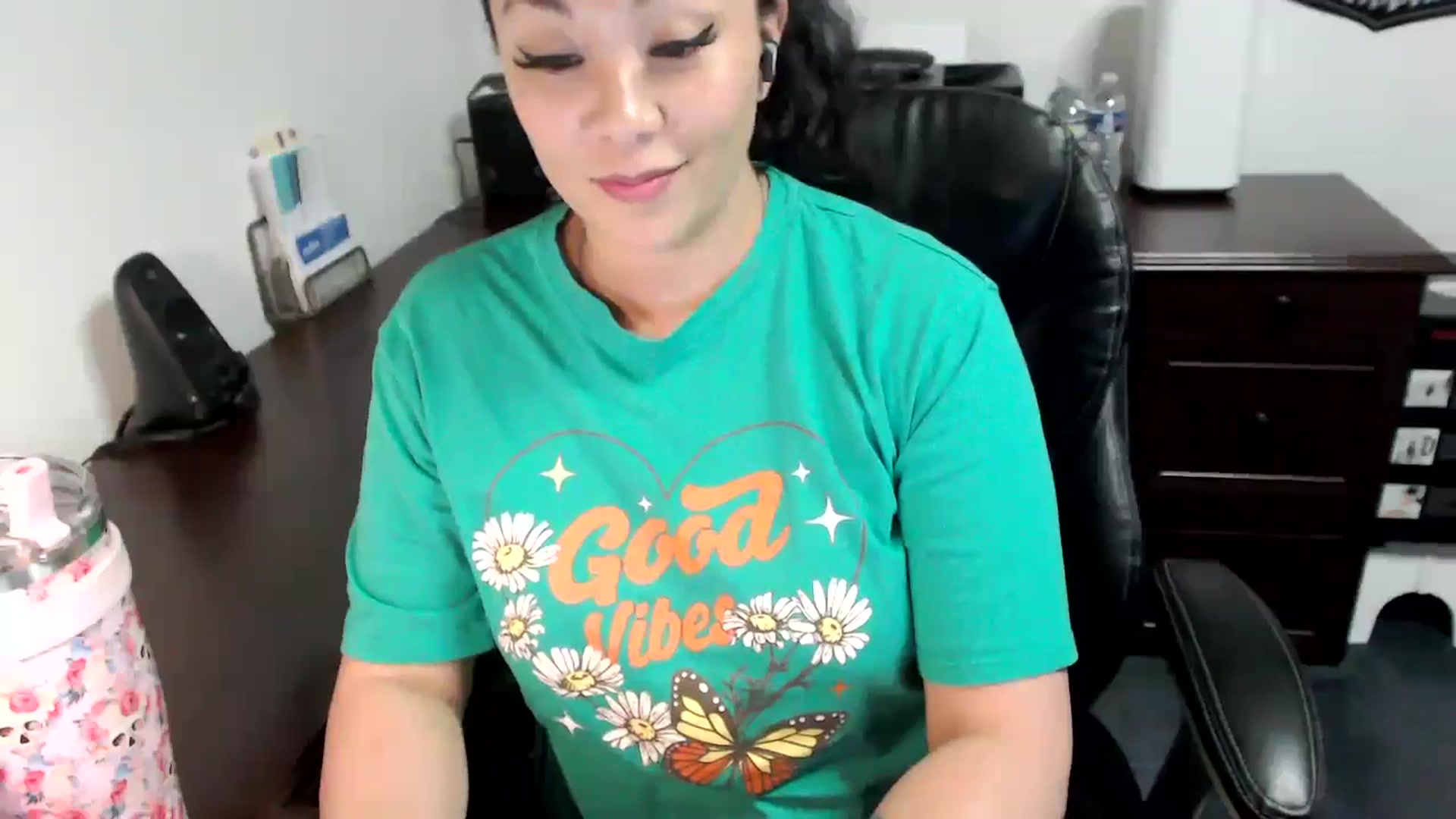 Gallery image thumbnail from MickaylaMoon's myfreecams stream on, 05/30/2024, 19:59 image 19 of 20