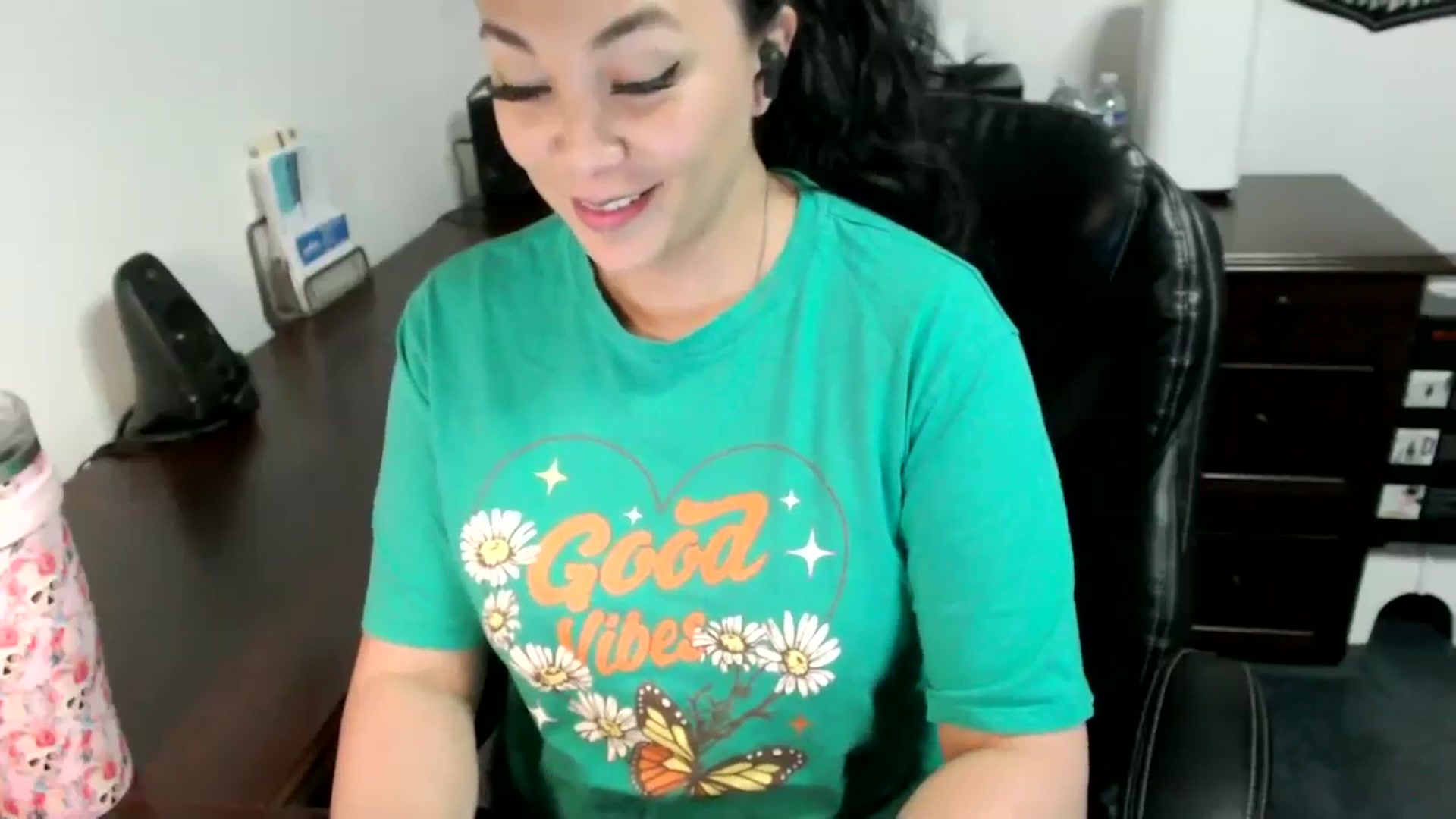 Gallery image thumbnail from MickaylaMoon's myfreecams stream on, 05/30/2024, 19:59 image 2 of 20