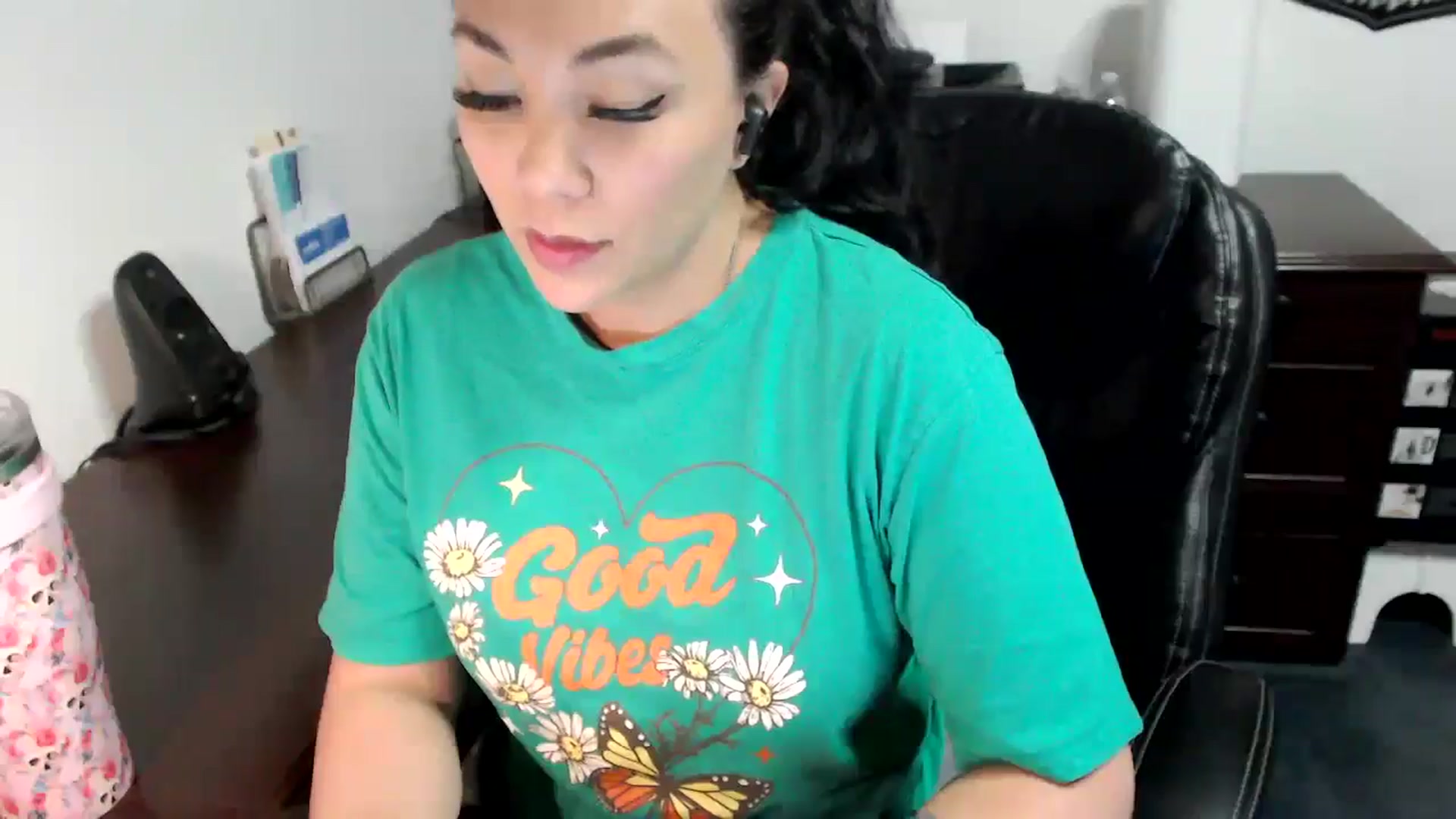 Gallery image thumbnail from MickaylaMoon's myfreecams stream on, 05/30/2024, 19:59 image 10 of 20