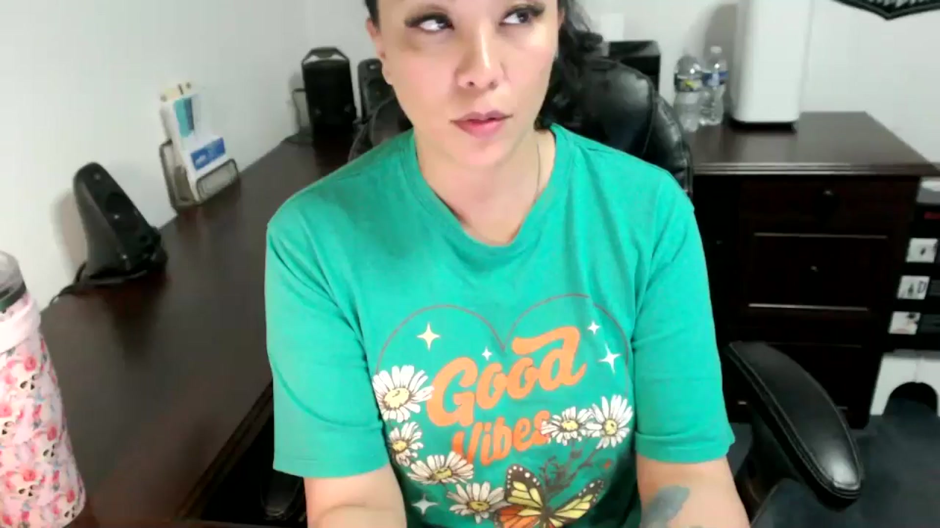 Gallery image thumbnail from MickaylaMoon's myfreecams stream on, 05/30/2024, 19:59 image 4 of 20