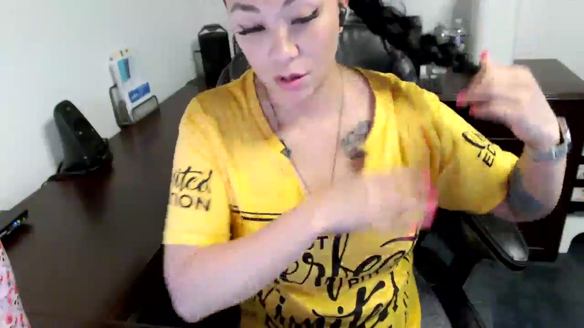 Gallery image thumbnail from MickaylaMoon's myfreecams stream on, 05/31/2024, 16:00 image 19 of 20