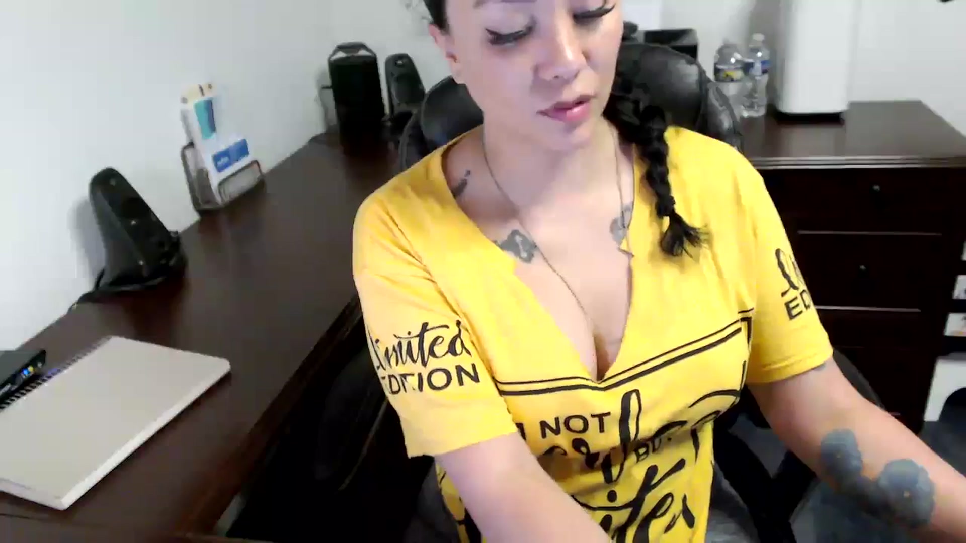 Gallery image thumbnail from MickaylaMoon's myfreecams stream on, 05/31/2024, 16:00 image 11 of 20
