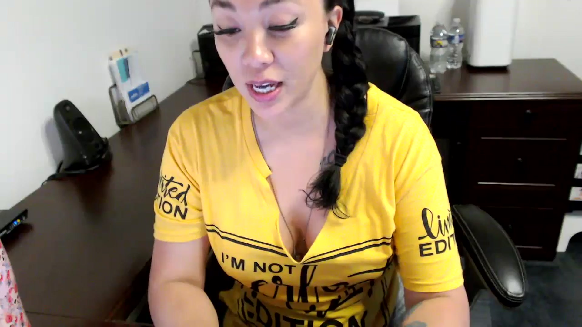 Gallery image thumbnail from MickaylaMoon's myfreecams stream on, 05/31/2024, 16:00 image 18 of 20