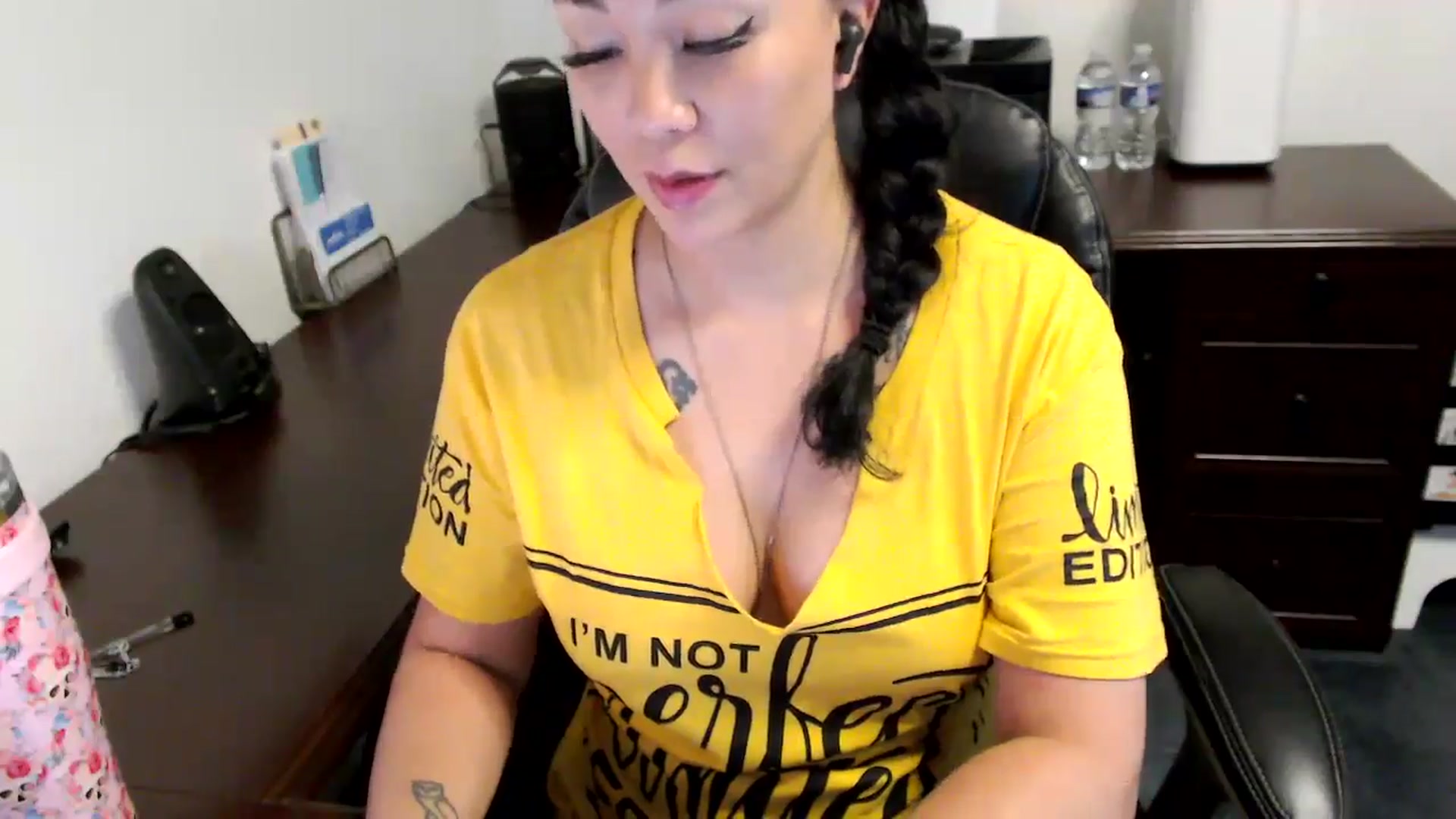 Gallery image thumbnail from MickaylaMoon's myfreecams stream on, 05/31/2024, 16:53 image 6 of 20
