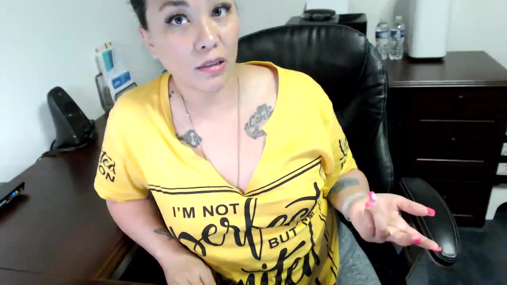 Gallery image thumbnail from MickaylaMoon's myfreecams stream on, 05/31/2024, 19:45 image 7 of 20
