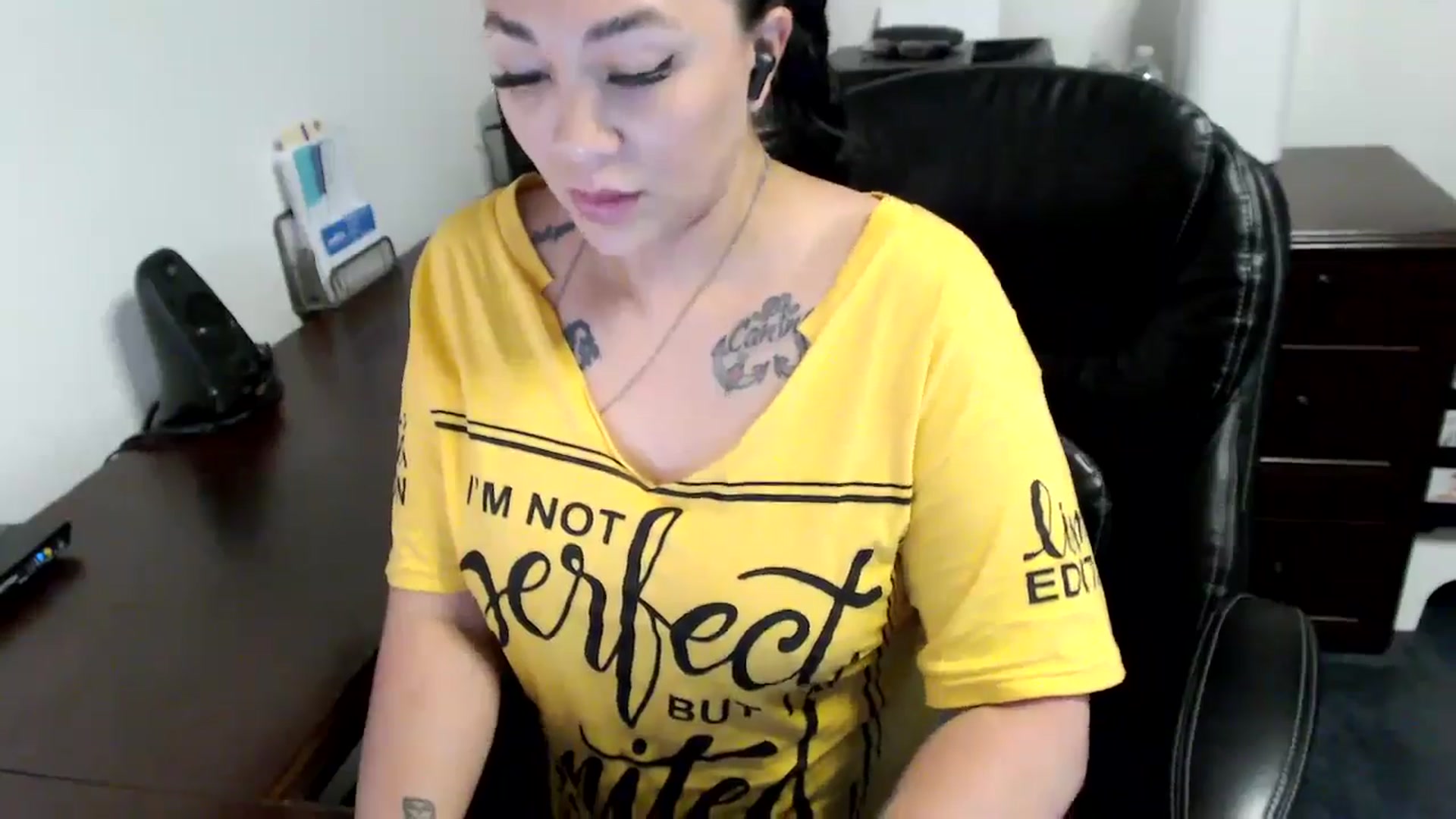 Gallery image thumbnail from MickaylaMoon's myfreecams stream on, 05/31/2024, 19:45 image 2 of 20