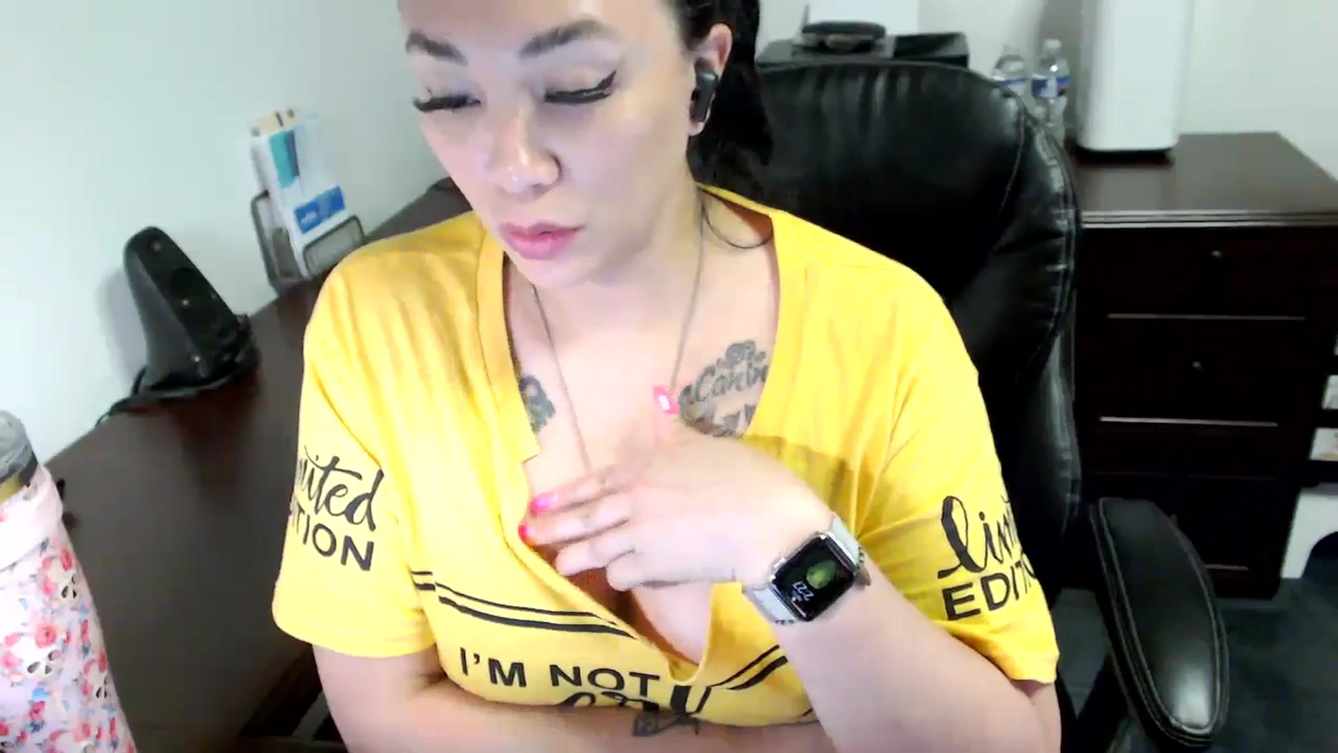 Gallery image thumbnail from MickaylaMoon's myfreecams stream on, 05/31/2024, 19:45 image 12 of 20